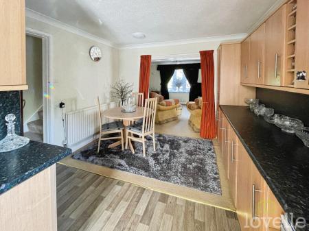 3 bedroom Semi-detached house for sale in Station Road, Misterton, DN10