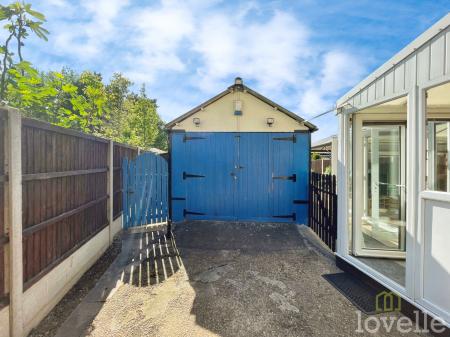 3 bedroom Semi-detached house for sale in Station Road, Misterton, DN10