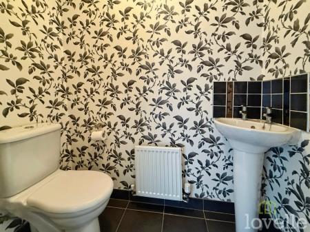 3 bedroom Town house for sale in Sunningdale Way, Gainsborough, DN21