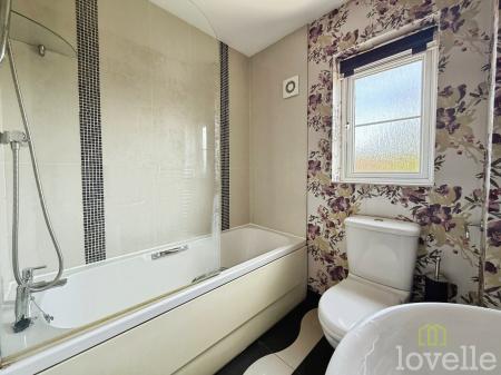 3 bedroom Town house for sale in Sunningdale Way, Gainsborough, DN21