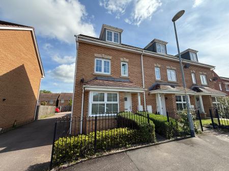 3 bedroom Town house for sale in Sunningdale Way, Gainsborough, DN21
