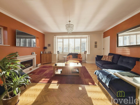 2 bedroom Detached bungalow for sale in Ulster Road, Gainsborough, DN21