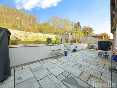 2 bedroom Detached bungalow for sale in Ulster Road, Gainsborough, DN21