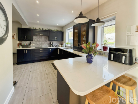 2 bedroom Detached bungalow for sale in Ulster Road, Gainsborough, DN21