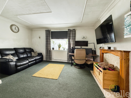 3 bedroom Semi-detached house for sale in Wall Street, Gainsborough, DN21