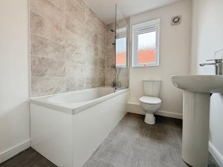 3 bedroom Semi-detached house to let in Bradshaw Way, Gainsborough, DN21