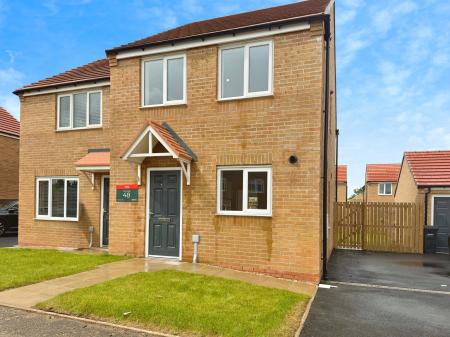 3 bedroom Semi-detached house to let in Bradshaw Way, Gainsborough, DN21