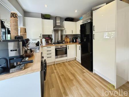 2 bedroom Semi-detached house for sale in Deerlands Way, Beckingham, DN10