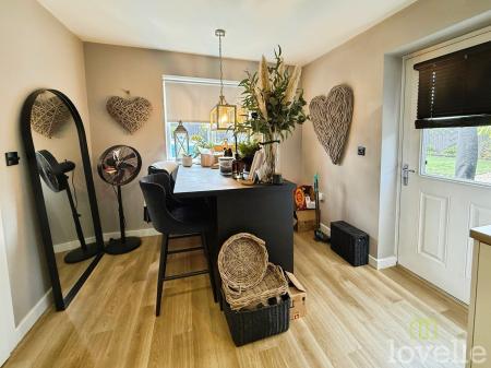 2 bedroom Semi-detached house for sale in Deerlands Way, Beckingham, DN10