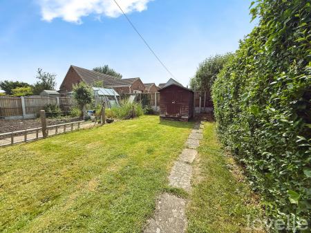 2 bedroom Flat for sale in Hillsyde Avenue, Misterton, DN10