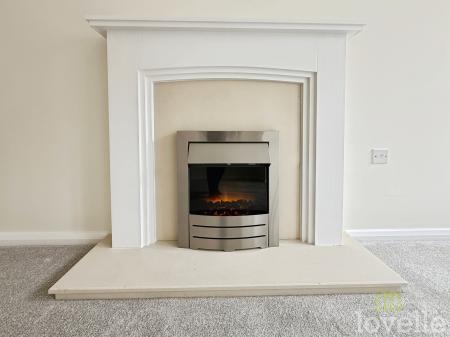 3 bedroom Terraced House for sale in Bob Rainsforth Way, Gainsborough, DN21