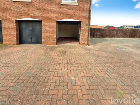3 bedroom Terraced House for sale in Bob Rainsforth Way, Gainsborough, DN21