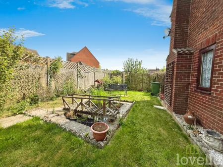 3 bedroom Detached house for sale in Rustic Lane, Blyton, DN21