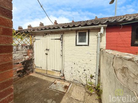 2 bedroom Terraced House for sale in Waterworks Street, Gainsborough, DN21