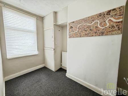 2 bedroom Terraced House for sale in Waterworks Street, Gainsborough, DN21