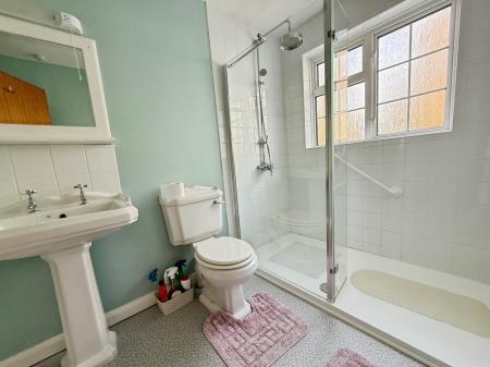 2 bedroom Detached bungalow for sale in Lodge Lane, Upton, DN21