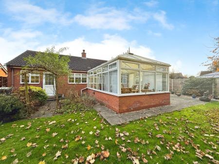 2 bedroom Detached bungalow for sale in Lodge Lane, Upton, DN21