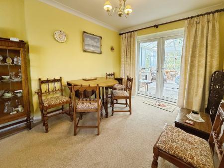 2 bedroom Detached bungalow for sale in Lodge Lane, Upton, DN21