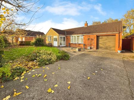 2 bedroom Detached bungalow for sale in Lodge Lane, Upton, DN21