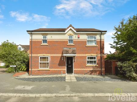 4 bedroom Detached house for sale in Ling Drive, Gainsborough, DN21