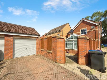 4 bedroom Detached house for sale in Ling Drive, Gainsborough, DN21