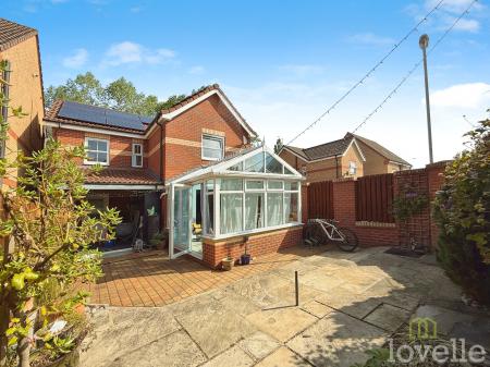 4 bedroom Detached house for sale in Ling Drive, Gainsborough, DN21