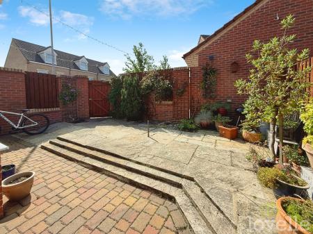 4 bedroom Detached house for sale in Ling Drive, Gainsborough, DN21