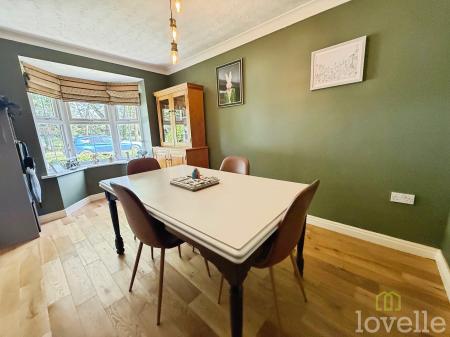 4 bedroom Detached house for sale in Ling Drive, Gainsborough, DN21