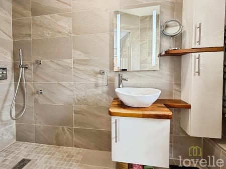 4 bedroom Detached house for sale in Ling Drive, Gainsborough, DN21