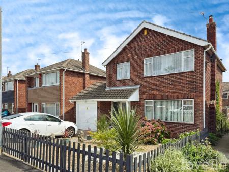 3 bedroom Detached house for sale in Ravendale Road, Gainsborough, DN21