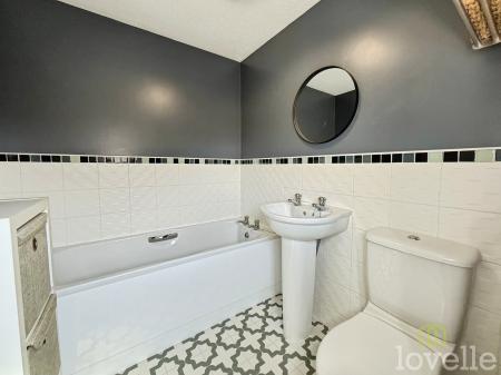 3 bedroom Detached house for sale in Heron Drive, Gainsborough, DN21