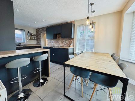 3 bedroom Detached house for sale in Heron Drive, Gainsborough, DN21