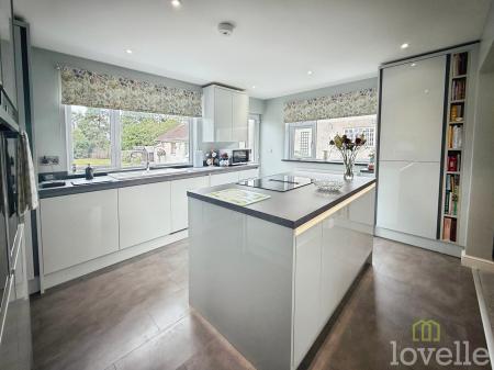 3 bedroom Semi-detached house for sale in Gainsborough Road, Lea, DN21