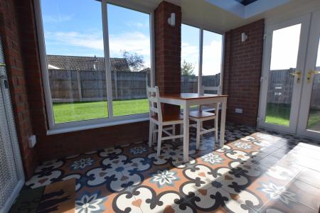 2 bedroom Detached bungalow to let in The Paddocks, Beckingham, DN10