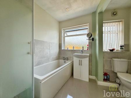 3 bedroom Detached bungalow for sale in Beechwood Drive, Scotter, DN21