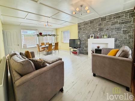 3 bedroom Detached bungalow for sale in Beechwood Drive, Scotter, DN21