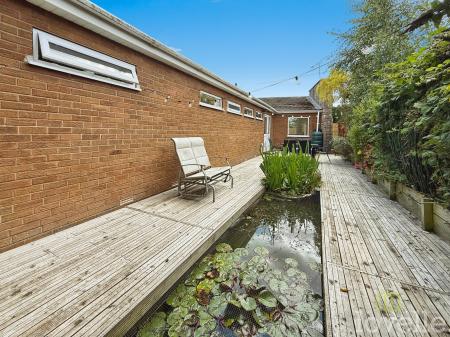 3 bedroom Detached bungalow for sale in Beechwood Drive, Scotter, DN21