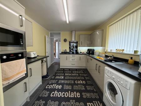 2 bedroom Detached bungalow for sale in Dunholme Close, Gainsborough, DN21