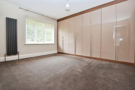 3 bedroom Semi-detached house to let in Sandsfield Lane, Gainsborough, DN21
