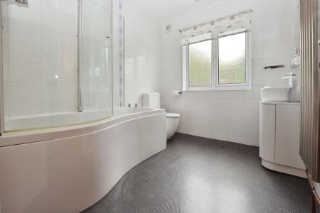 3 bedroom Semi-detached house to let in Sandsfield Lane, Gainsborough, DN21