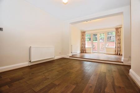 3 bedroom Semi-detached house to let in Sandsfield Lane, Gainsborough, DN21