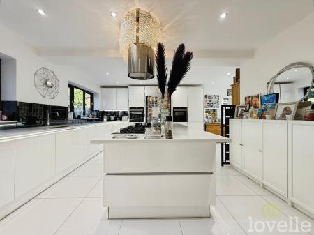 5 bedroom Detached house for sale in Chapel Close, Misterton, DN10