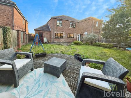 5 bedroom Detached house for sale in Chapel Close, Misterton, DN10