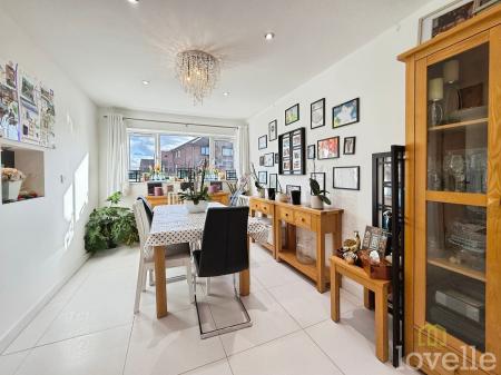 5 bedroom Detached house for sale in Chapel Close, Misterton, DN10