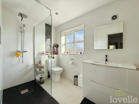 5 bedroom Detached house for sale in Chapel Close, Misterton, DN10