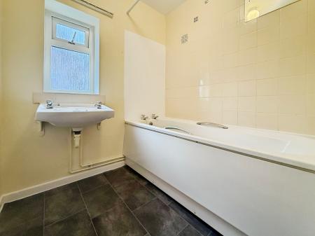 3 bedroom End of terrace house to let in Louisberg Road, Hemswell Cliff, DN21
