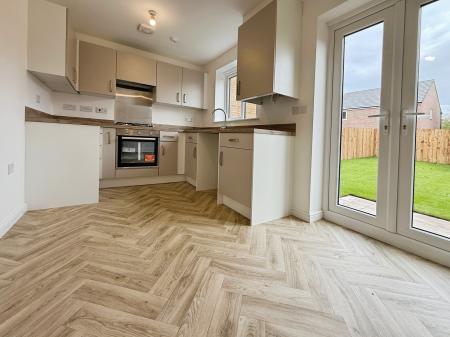 3 bedroom Semi-detached house to let in Alfie Williams Way, Gainsborough, DN21