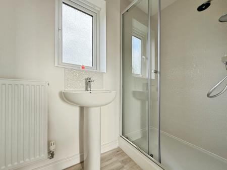 3 bedroom Semi-detached house to let in Alfie Williams Way, Gainsborough, DN21