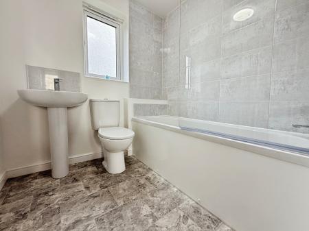 3 bedroom Semi-detached house to let in Alfie Williams Way, Gainsborough, DN21