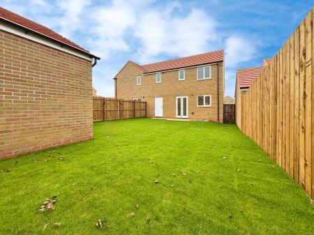 3 bedroom Semi-detached house to let in Alfie Williams Way, Gainsborough, DN21